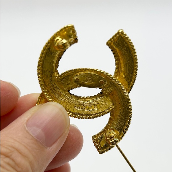 Chanel Vintage CC Logo Brooch Pin Gold Plated, with Chanel Box - Picture 5 of 5